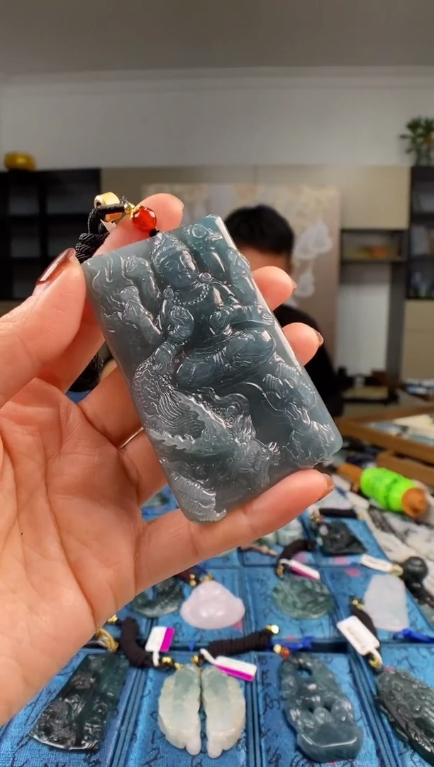 颈饰未镶嵌翡翠 多样性发其一