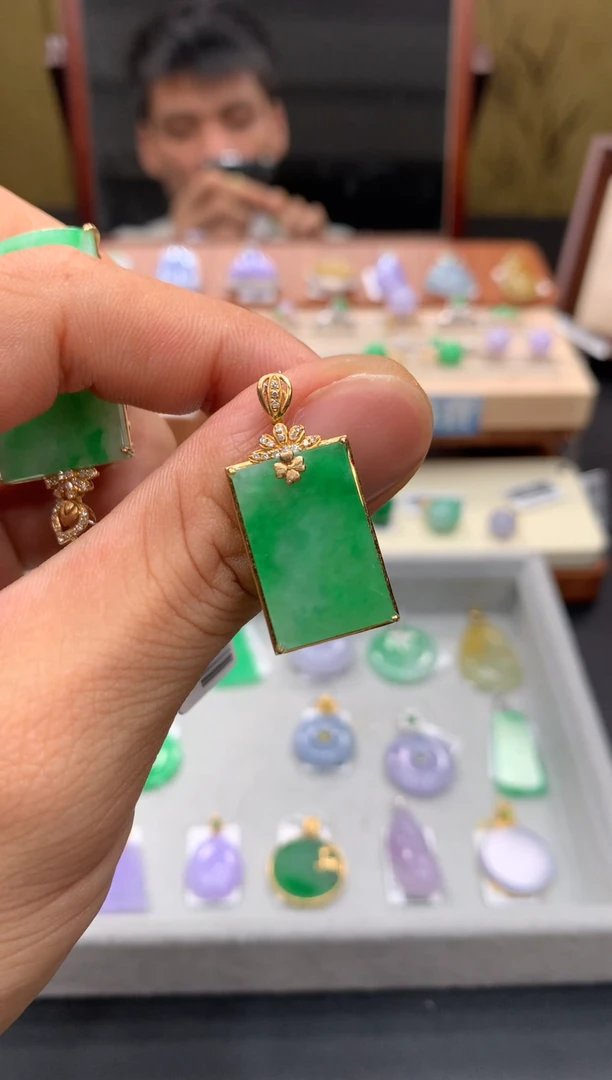 吊坠(不含链)18K金镶嵌翡翠无事牌