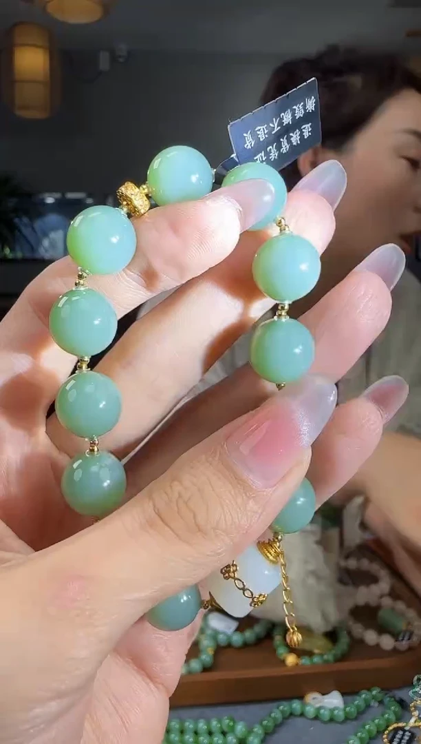 18K金镶嵌手链和田玉1