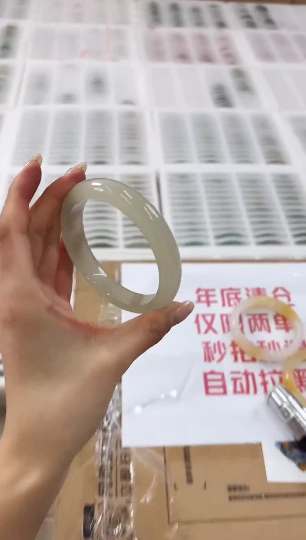 未镶嵌手镯石英质玉100-62D