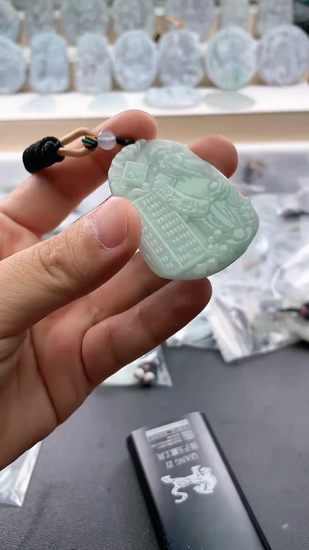 翡翠未镶嵌颈饰..../6/18/ 136