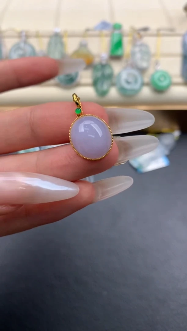 翡翠18K金镶嵌颈饰F447