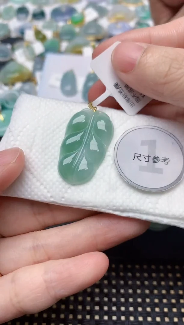 颈饰18K金镶嵌翡翠天然缅甸A货翡翠