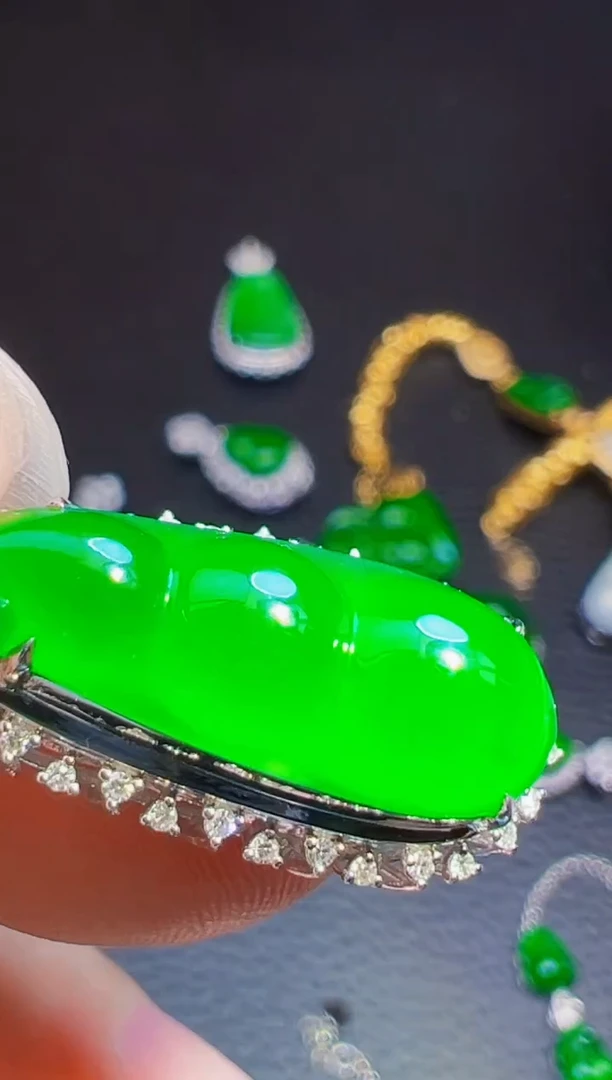 颈饰18K金镶嵌翡翠用****6翡翠