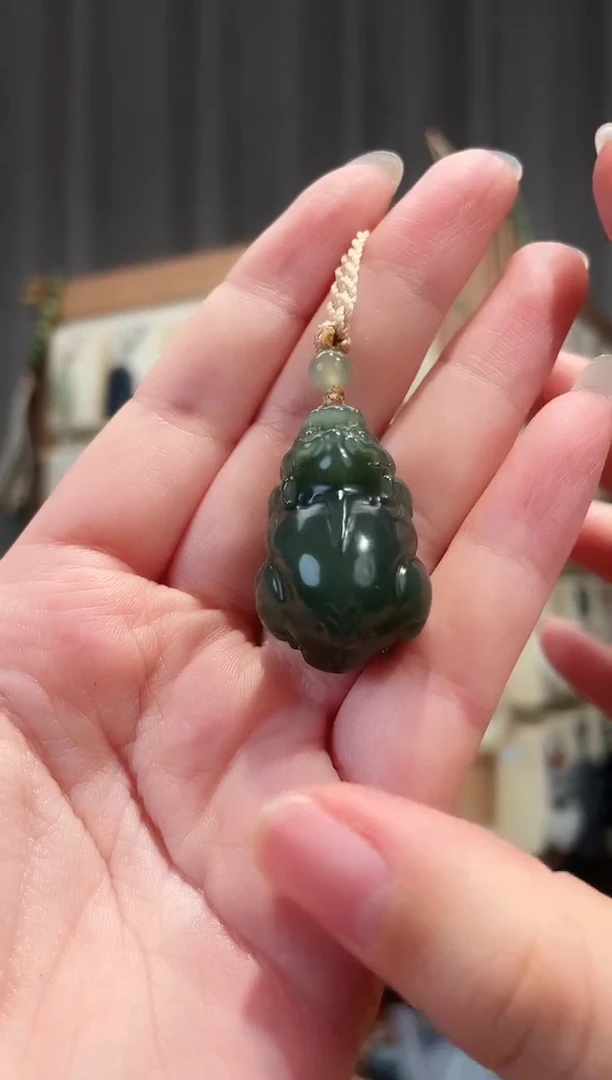 颈饰未镶嵌和田玉29.4*16.4*14.4毫米新疆且末料貔貅