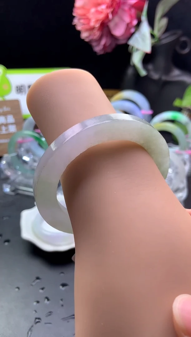 未镶嵌手镯定制翡翠53-61淡粉底晴绿「定制不退不换」