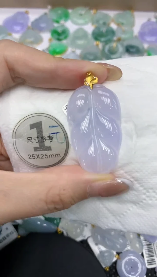 颈饰18K金镶嵌翡翠兔****）11111111