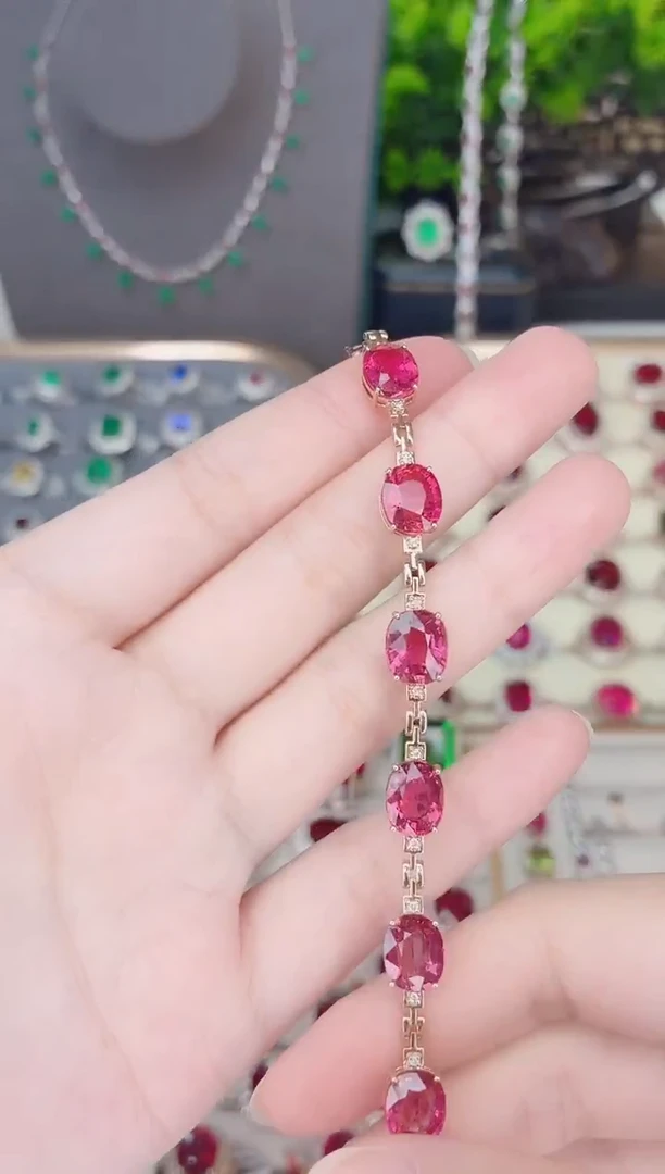 18K金镶嵌手链碧玺知**人.