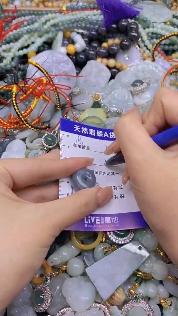 翡翠未镶嵌颈饰天然翡翠A货吊坠批量多样性发其一