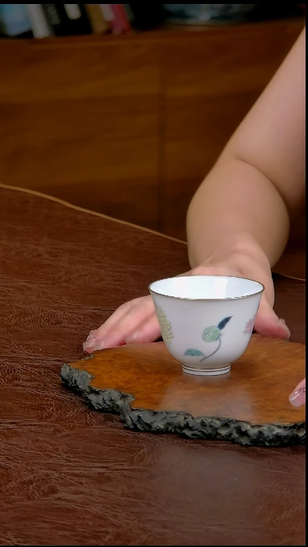 珐琅彩菊瓣主人杯