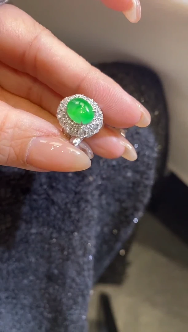 18K金镶嵌戒指翡翠戒指