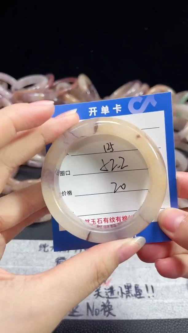 未镶嵌石英质玉手镯125