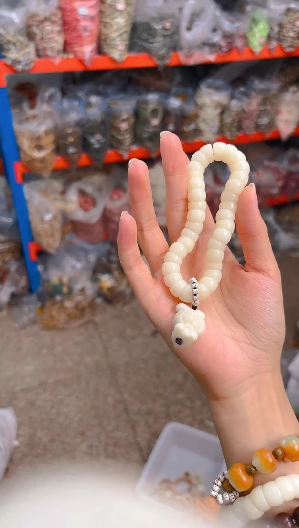吊坠菩提根/象牙果白色大肠带美丽的