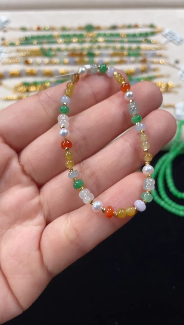 18K金镶嵌手串翡翠一条   P206