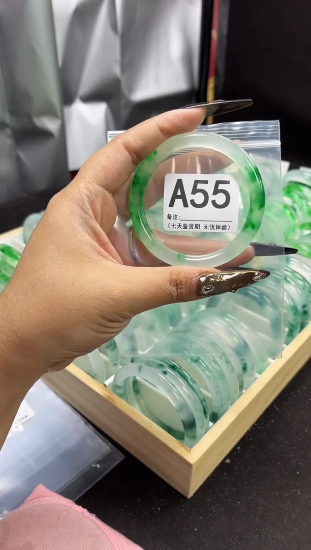 【闪购商品】石英岩玉手镯未镶嵌A55