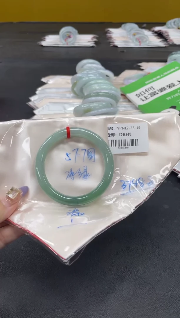 未镶嵌手镯翡翠翡翠手镯