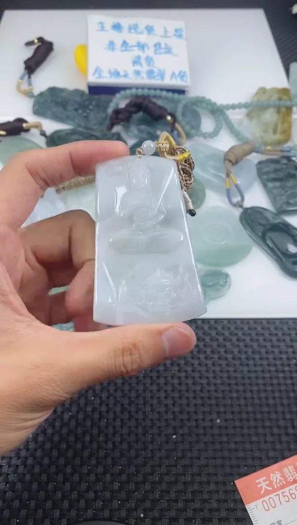 翡翠未镶嵌颈饰