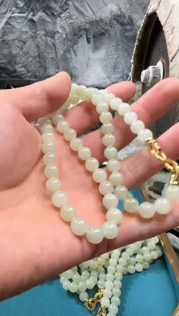 和田玉未镶嵌颈饰吊坠