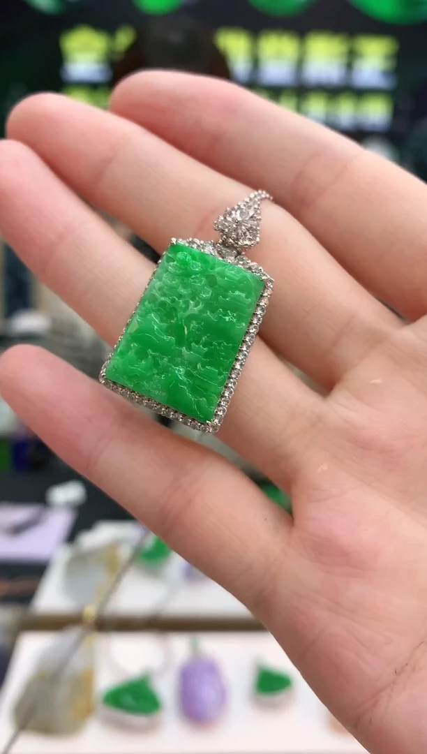 【闪购商品】翡翠颈饰18K金镶嵌赠礼盒证书 小君