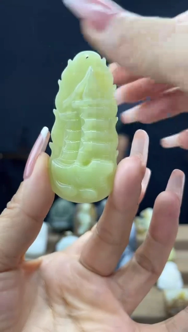 颈饰未镶嵌和田玉1