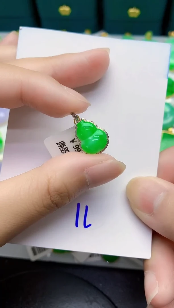 翡翠18K金镶嵌颈饰000000000
