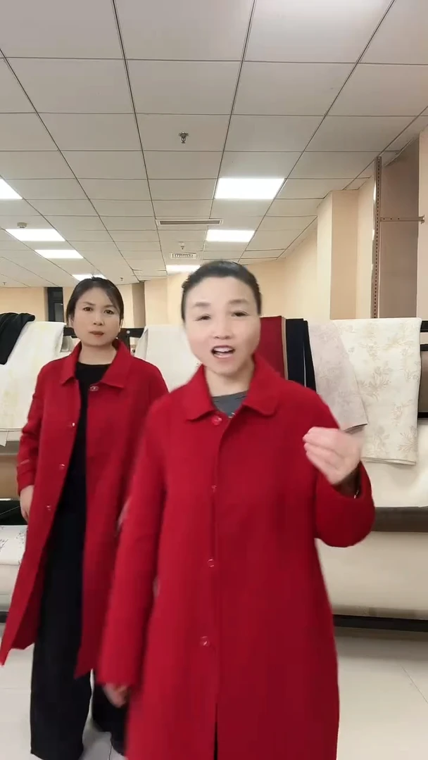 羊毛锦****）纯羊毛红色大衣L码199元