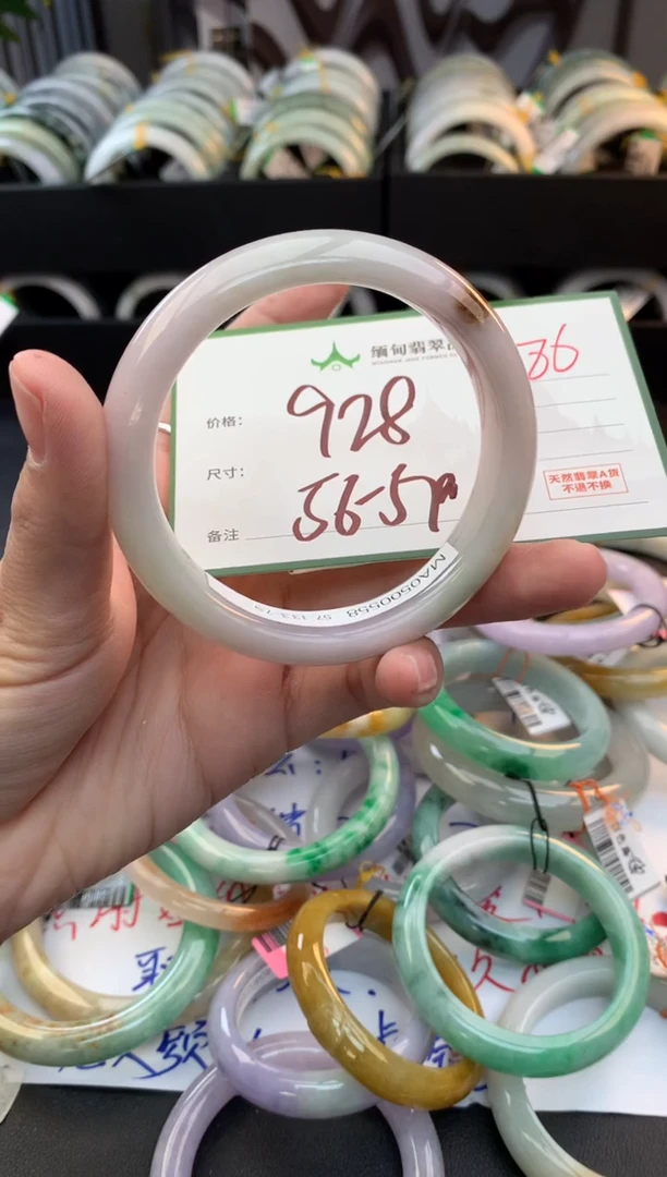 未镶嵌定制翡翠毛货需精细抛光+多人
