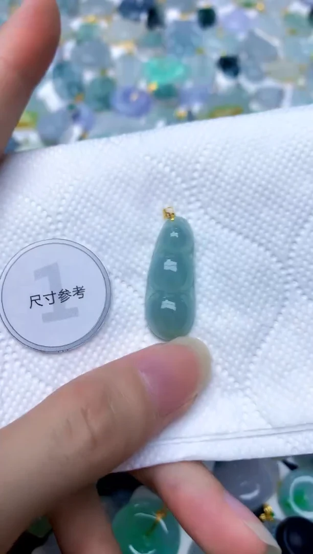 颈饰18K金镶嵌翡翠天然A货翡翠