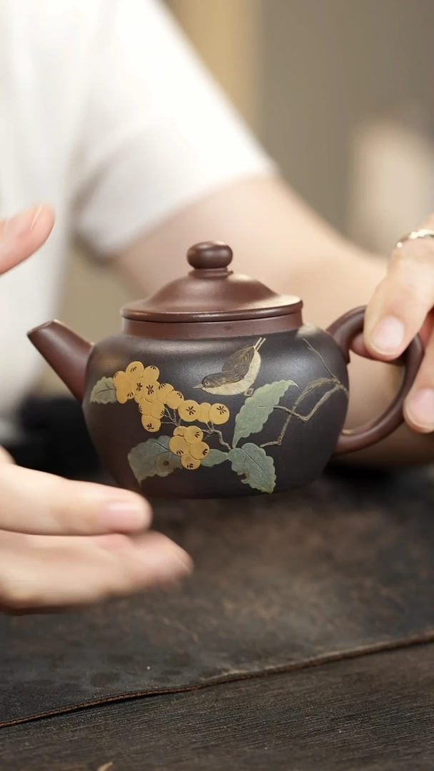 紫砂茶叶罐黑料泥绘山鸟枇杷图紫砂壶