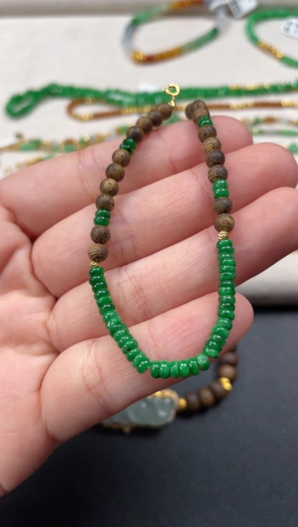 18K金镶嵌手链翡翠一条   P183