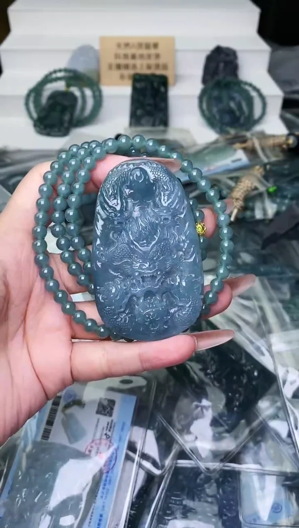 颈饰未镶嵌翡翠