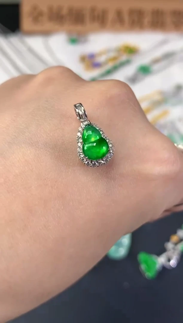 吊坠(不含链)18K金镶嵌翡翠Q393|9800