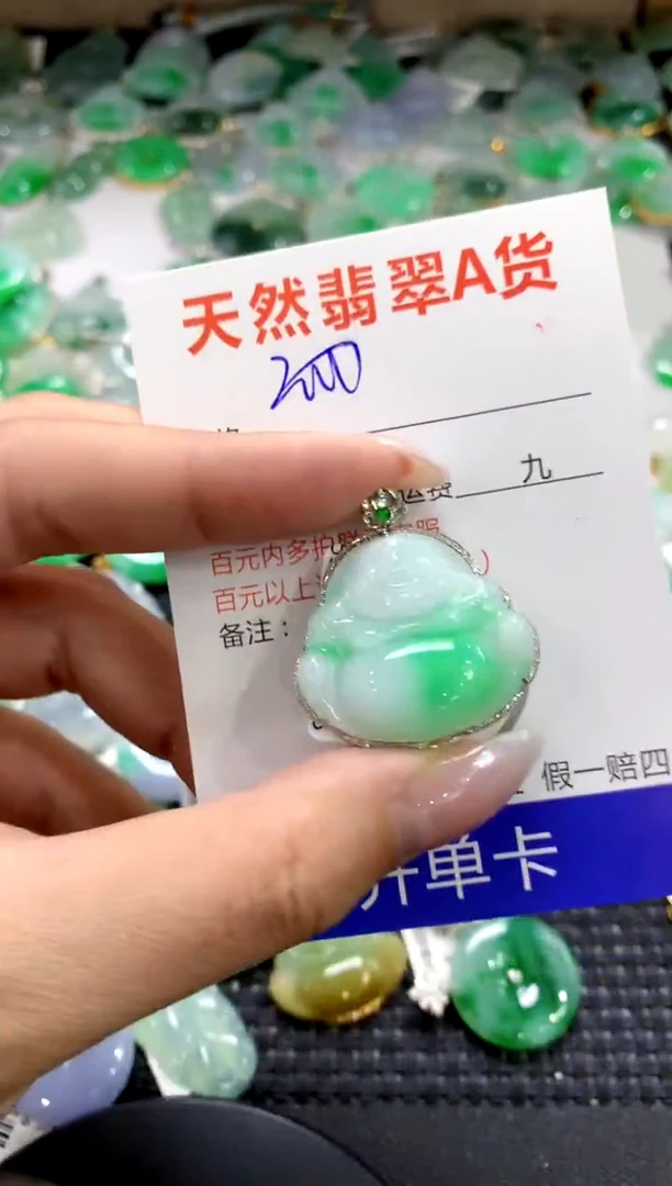颈饰18K金镶嵌翡翠1111111111111111