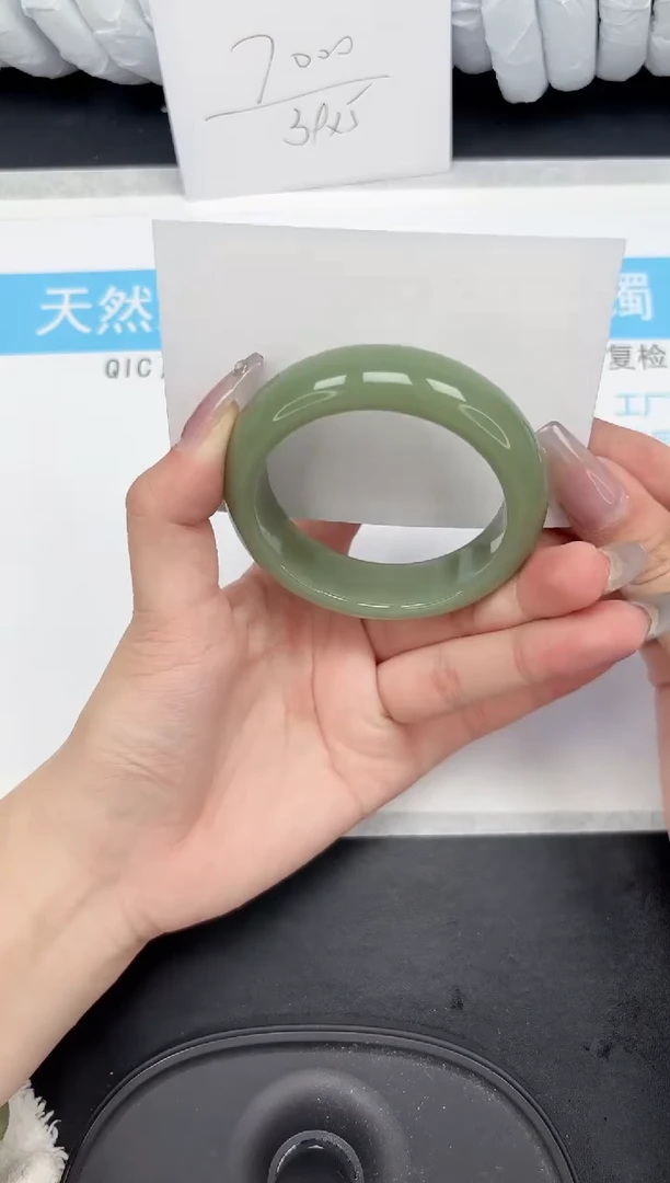 【闪购商品】石英质玉手镯未镶嵌92-58