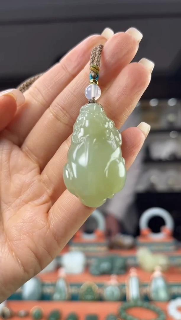 颈饰未镶嵌和田玉佩佩