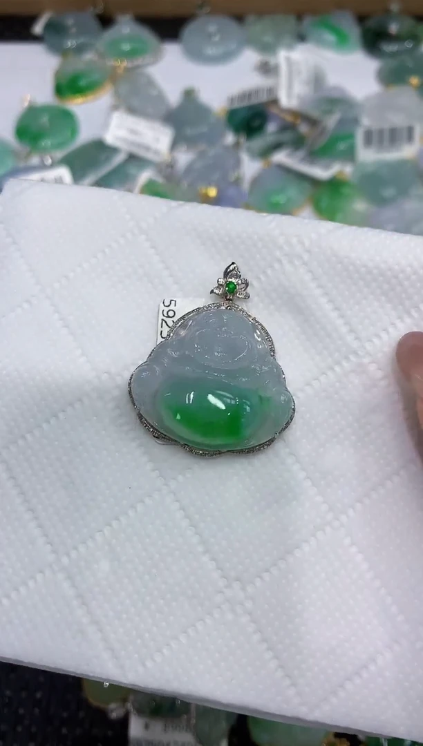 翡翠18K金镶嵌颈饰111111111111