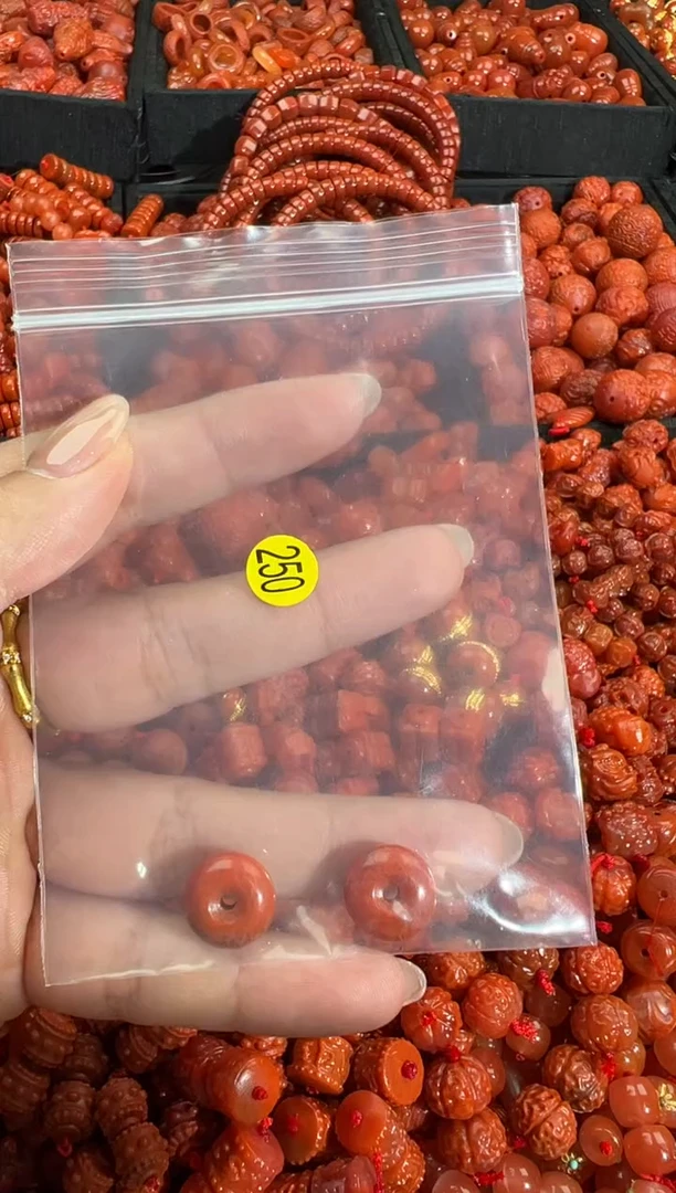 南红玛瑙未镶嵌颈饰1