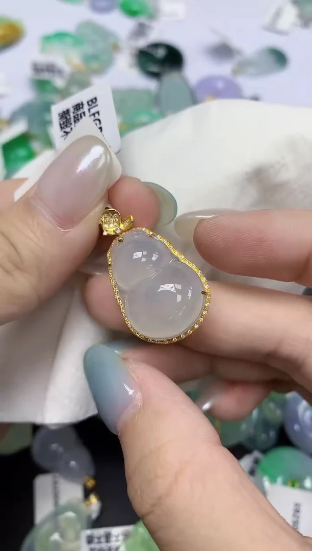 翡翠18K金镶嵌颈饰天然缅甸翡翠A货