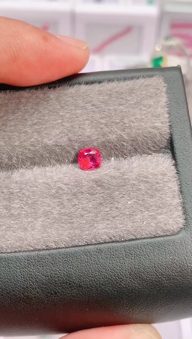 裸石尖晶石新***夹0.7-648天然绝地尖晶石