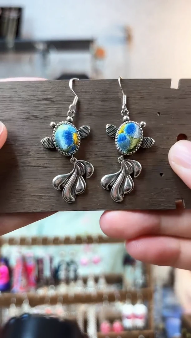 织绣彩云南阁非遗老绣饰品017