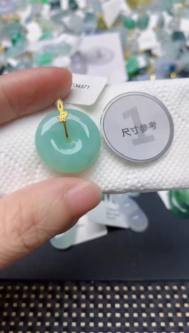 颈饰18K金镶嵌翡翠天然缅甸A货翡翠