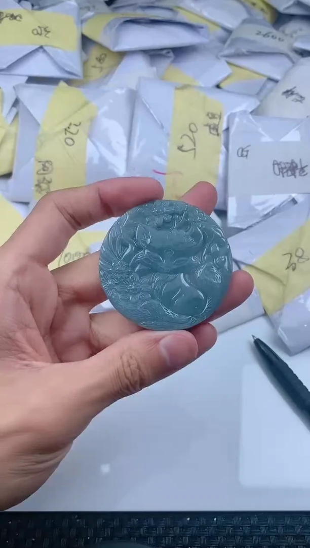翡翠未镶嵌颈饰