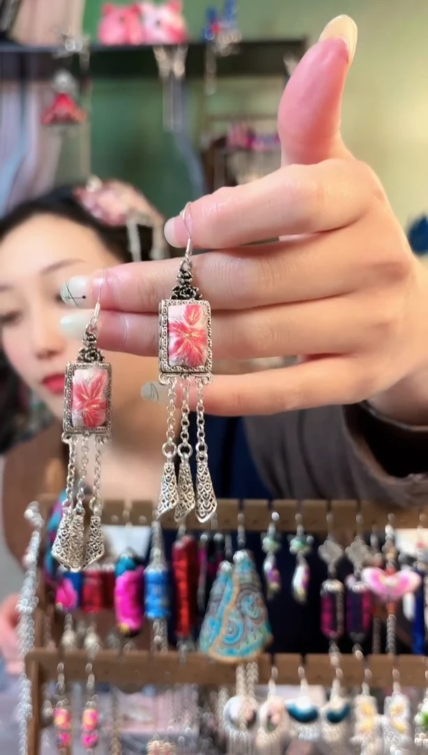 彩云南阁非遗老绣饰品604*