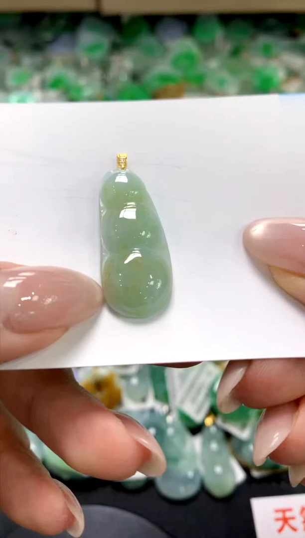 翡翠18K金镶嵌颈饰1111111111111111