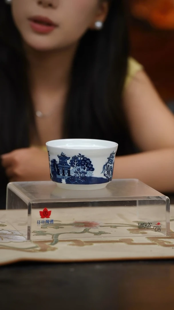 1个微瑕吉祥如意无盖炖盅