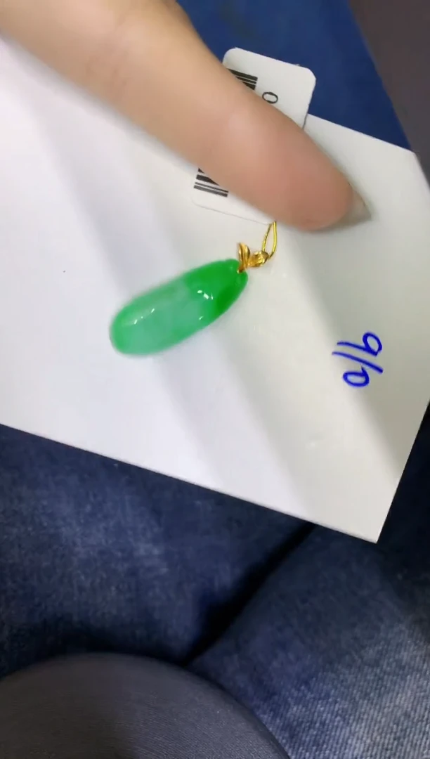 颈饰18K金镶嵌翡翠缅甸天然翡翠A货