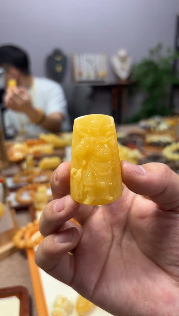 【闪购商品】蜜蜡裸石未镶嵌雕刻