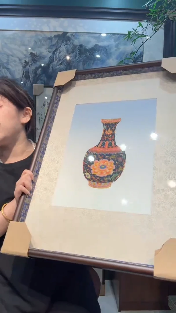 刺绣非遗苏绣手工刺绣瓶子