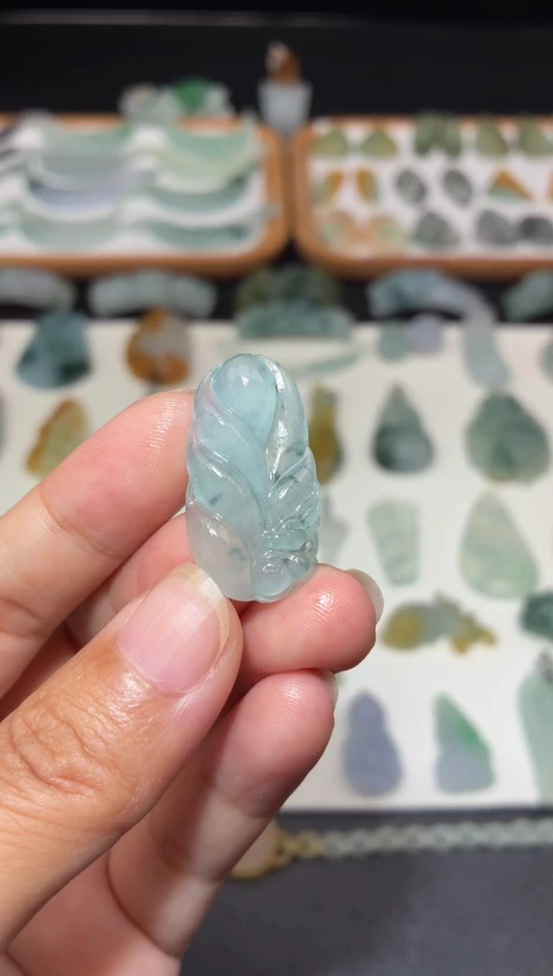 定制翡翠未镶嵌九尾狐