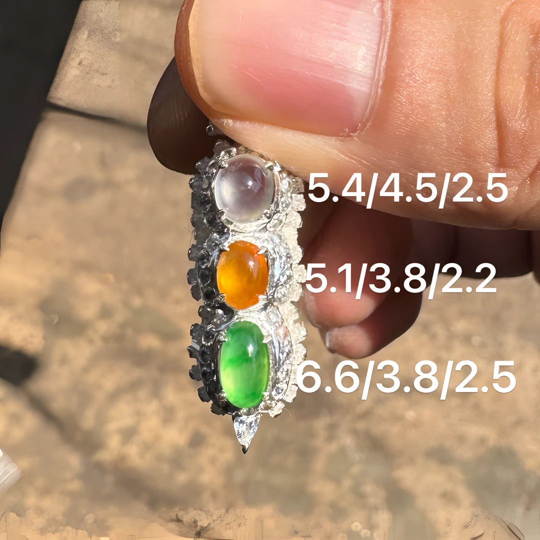 0210(小哪吒在源头)高冰种翡翠三彩戒面共三颗干净肉细荧光足M40